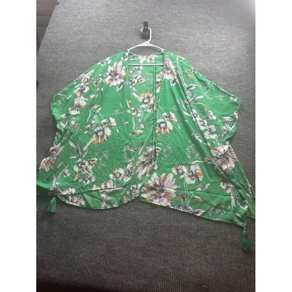 Maurices Womens Open Front Poncho Kimono Cardigan Green Floral w/ Tassels